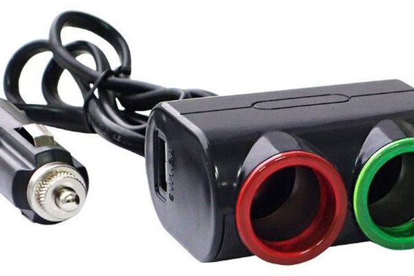 Priza auto 12V Olesson 1631 cu 3 intrari 120W negru