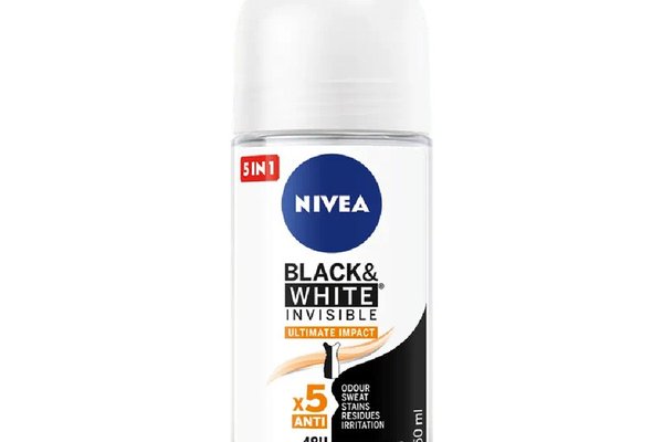 Nivea Black & White Ultimate Impact deodorant roll-on pentru femei, 50 ml