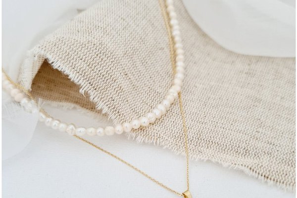 Lantisor cu Perle - Echilibru rafinat - Model 2 straturi cu sirag perle si lantisor cu pandantiv banut - Diamant natural - Aur Galben 14K