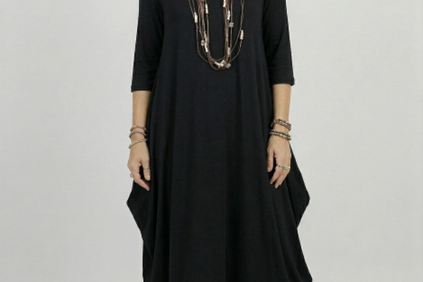 Rochie neagra lunga cu design minimalist si colturi laterale
