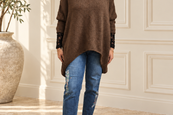 Pulover oversize maro cald, cu croiala asimetrica si maneci cazute