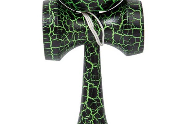 UB Kendama profesionala din lemn 18 cm model clasic cu design crapat culoare Verde/Negru