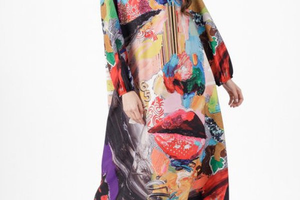 Rochie A-line lunga cu imprimeu colorat si maneci lungi elastice