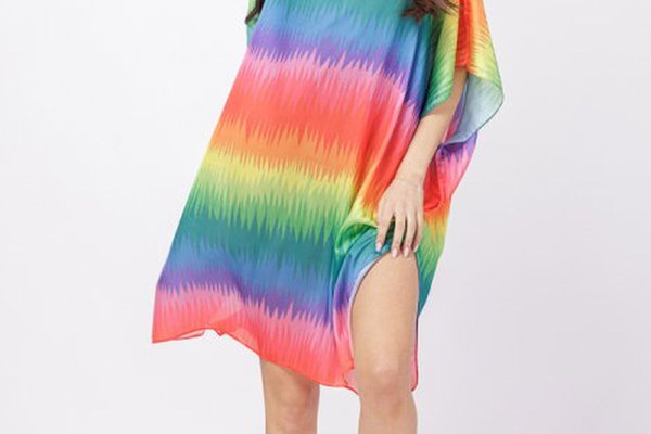 Rochie de plaja poncho din matase cu imprimeu vibrant