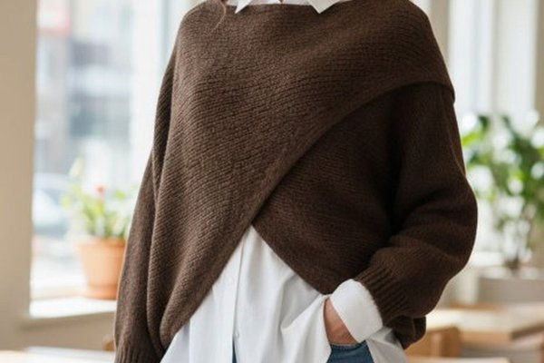 Pulover poncho asimetric din lana, maro cu maneci fluture