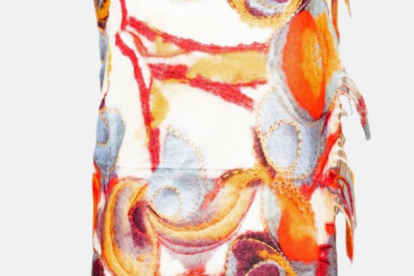 Esarfa cashmere cu modele multicolore in nuante de portocaliu si gri pe fond bej