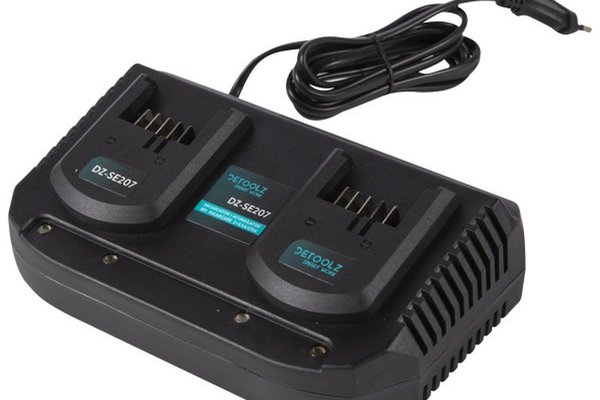 Incarcator pentru 2 acumulatori 18V incarcare 3.5A/ora, compatibil unelte Detoolz
