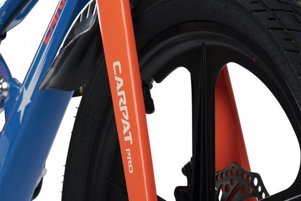 Bicicleta pentru copii Carpat PRO C18144B 18 inch AlbastruPortocaliu 5-7 ani Cadru aluminiu cu Suspensie, Frana spate tambur, frana fata V-Brake, Aparatoare lant, Janta Magneziu, Aparatori noroi fataspate, Sonerie