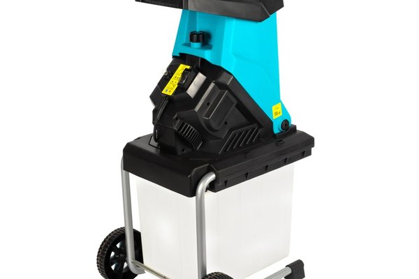 Tocator de crengi si resturi vegetale, 2500 W, taiere pana la 45 mm, recipient de 50 L