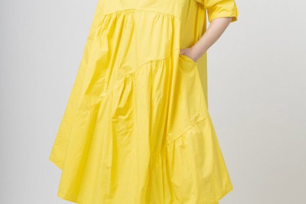 Rochie galbena oversized cu maneci scurte si volane asimetrice