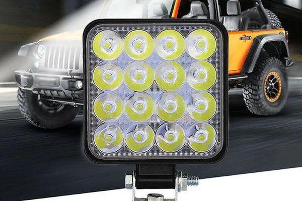 Proiector LED Auto Offroad 48W pentru Utilizare Versatila