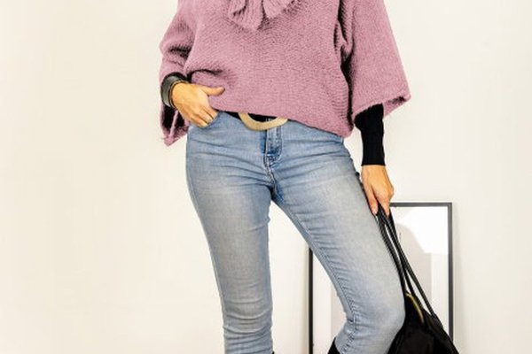 Pulover oversize reversibil roz prafuit cu funda si maneci fluture
