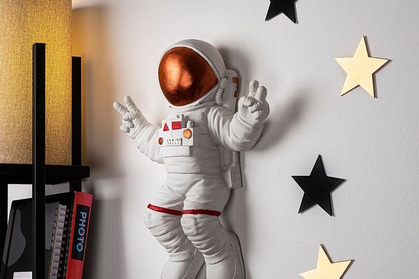 Decoratiune de perete Yak-001 Astronaut Caramiziu 35x47x10 cm