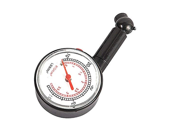 Manometru compact pentru masurarea presiunii anvelopelor