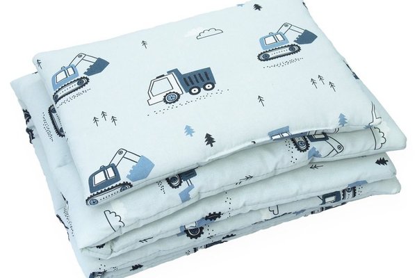 Set lenjerie cu 2 piese pentru patut cosleepercarucior Kerstin Tractors 70x80 cm,realizata din bumbac 100 certificat OEKO TEX,inchidere cu fermoar