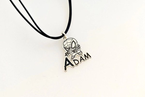 Pandantiv Spiderman - Personalizat cu nume - Argint 925 - Snur colorat