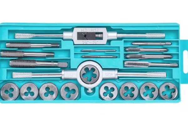 Set 20 piese filiere si tarozi trusa plastic
