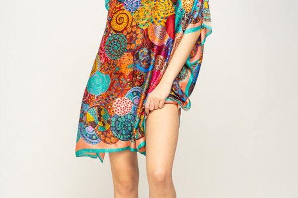 Rochie de plaja poncho din matase cu imprimeu mandala multicolor