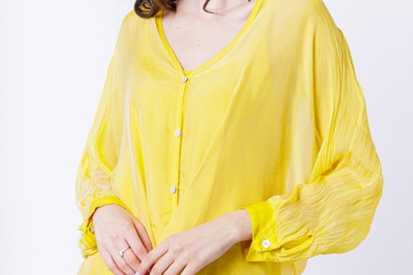 Bluza eleganta din matase si vascoza galbena cu fald si maneci fluture