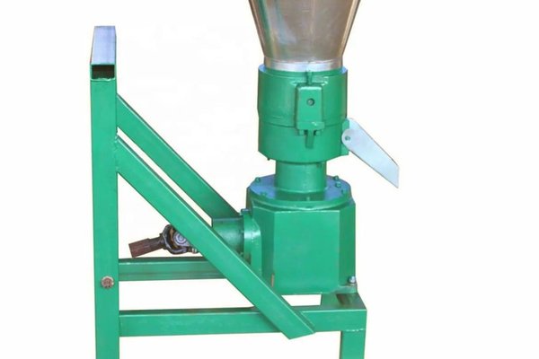 Granulator furaje KL-150 PTO prndere la tractor cu 3 matrite, 150-200 Kg/h, Putere recomandata: 15 CP
