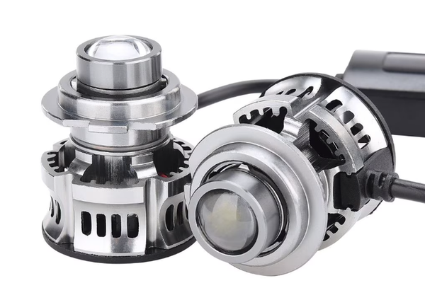 Set 2 becuri V6 auto LED H7 de 100W 6000k lumina alb rece si flux luminos