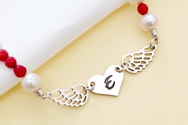 Bratara de picior – Inima cu initiala si aripi de inger – Argint 925 – Model lantisor, perle si coral