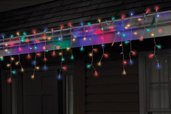 Instalatie LED pentru Exterior 5,5m x 0,7m cu Franjuri Inegali si 120 LED-uri Flash