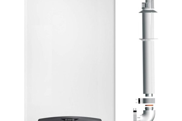 Centrala termica in condensatie Ariston Cares S 24 kW, kit evacuare inclus