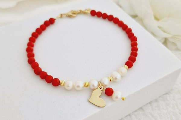 Bratara Vitalitate - Iubire margaritara - Perle, bilute 2.5 mm si charm inima din Argint 925 placat cu Aur Galben 18k - Pietre semipretioase Coral - Inchizatoare carabina cu prelungire