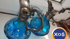 carafe de sticla albastra vintage