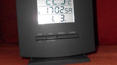 Ceas digital de birou afisaj LCD / data / temperatura interior - exterior / 2 alarme