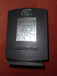 Ceas digital de birou afisaj LCD / data / temperatura interior - exterior / 2 alarme - 9