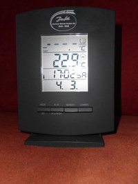 Ceas digital de birou afisaj LCD / data / temperatura interior - exterior / 2 alarme - 11