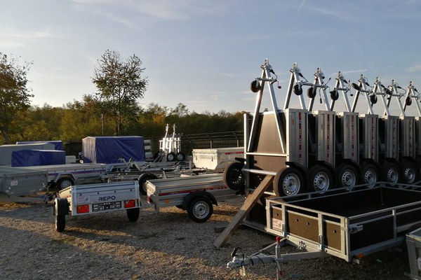 Remorci si platforme auto,apicole,moto,atv 750 kg,se conduc cu categoria B ,remorci noi si ieftine,remorca pentru toate gusturile si pemtru toate bugetele