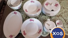 Serviciu de masă din porțelan made in Bulgaria - 23 de piese vintage