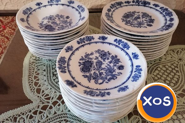 Set farfurii cu ornamente din cobalt, 12 persoane, made in RSR vintage