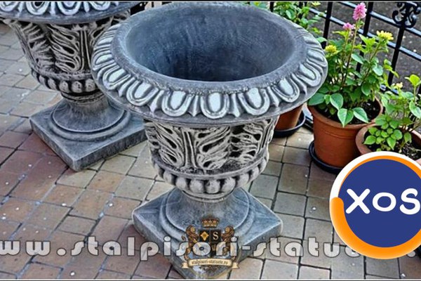 Vază ornament stejar cu picior, gri patinat, model V3.