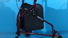 Cadru de mers cu 3 roti  Invacare