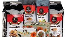Coffee Lover Gift (4 pachete cafea macinata cu arome + Cana butoias 430 ml Lumea Pisicilor - Pajiste)