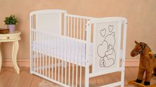 Patut bebe Qmini Timmi Heart, lemn de pin si MDF, 120x60 cm, alb, laterala culisanta si saltea reglabila pe 3 niveluri