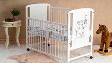 Patut din lemn bebe, 120x60 cm, Cu laterala culisanta, Din lemn de pin si mdf, Stabil si rezistent, Inaltime saltea reglabila pe 3 nivele, Laterala cu 3 bete detasabile, EN716-1, EN716-2, Alb, Qmini, Timmi Elephant + Saltea 12 cm