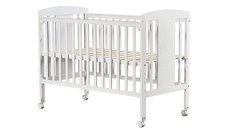 Patut pentru Bebe Qmini Iris, 120x60 cm, Cu Laterala Culisanta si Roti, Din Lemn de Pin si MDF, Sina pentru Dentitie