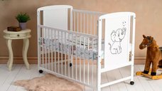 Patut Qmini Timmi Elephant, 120x60 cm, lemn de pin si MDF, alb, cu laterala culisanta, saltea reglabila pe 3 niveluri si saltea BabyNeeds Cocos Confort de 12 cm