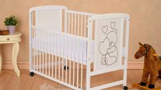 Qmini Timmi Heart patut alb din pin si MDF, 120x60 cm, cu laterala culisanta si saltea BabyNeeds Cocos Confort de 12 cm