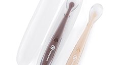 Set 2 lingurite Petite&Mars Take&Match cu cutie de depozitare, potrivite pentru masina de spalat vase, fara BPA, 6 luni+, maro