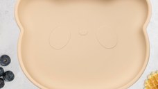 Farfurie din silicon cu ventuza, AppeKids, The Little Bear - Bubble Beige