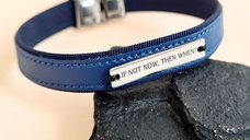 Bratara barbateasca cu piele eleganta albastra - Placuta cu text personalizat - Argint 925 - Inchizatoare clips inox