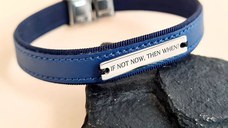 Bratara barbateasca cu piele eleganta albastra - Placuta cu text personalizat - Argint 925 - Inchizatoare clips inox