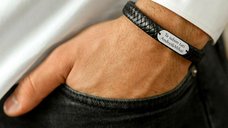 Bratara barbateasca cu piele lata neagra impletita - Placuta cu gravura personalizata - Argint 925 - Inchizatoare neagra inox