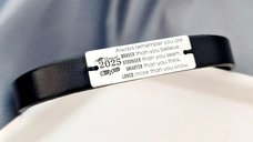 Bratara barbateasca cu piele neagra - Placuta personalizata cu text absolvire- Argint 925 - Inchizatoare neagra inox